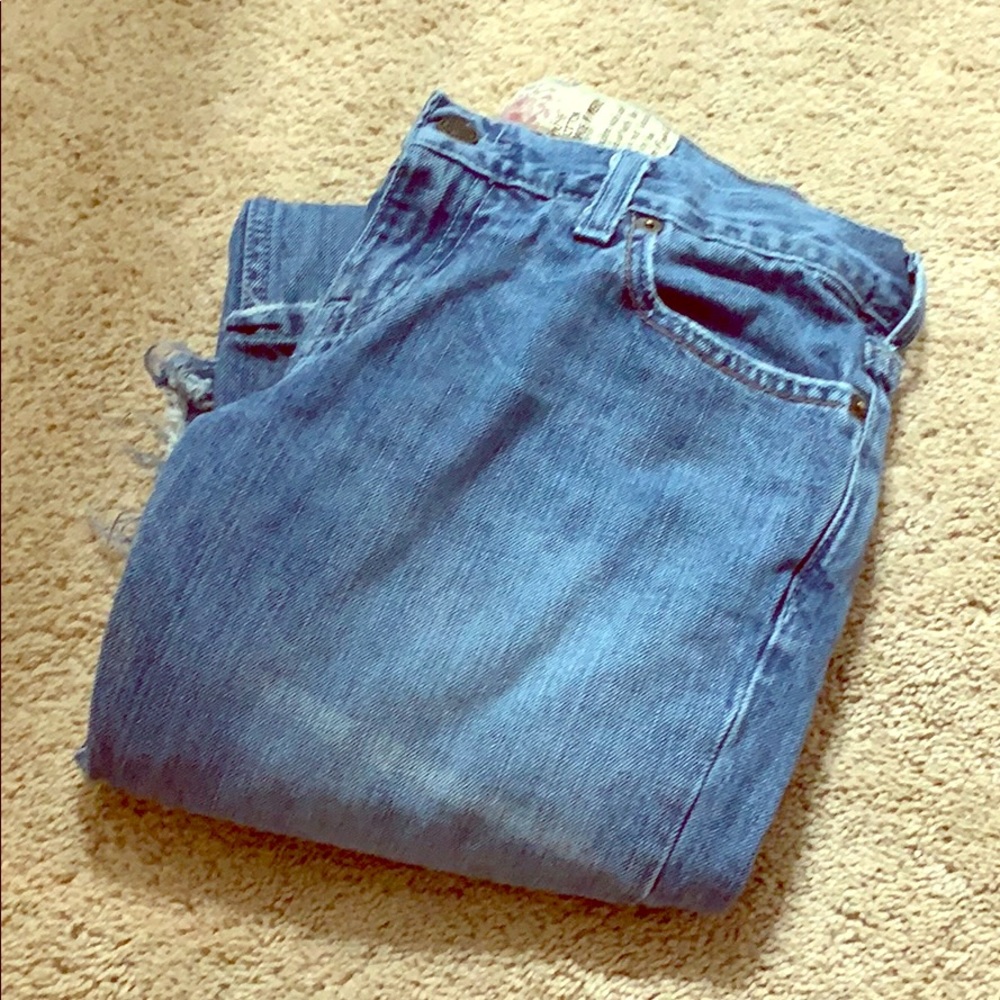 Hollister distressed flair🌈